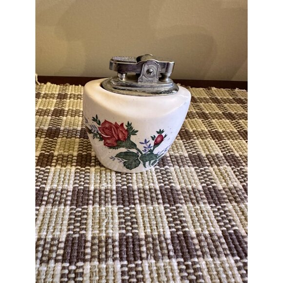 Vintage 1950's Floral Ceramic Tabletop Lighter With Red Rose Design & Metal Top - Picture 3 of 9